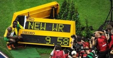 Berlin : nouveau record du monde du 100m pour Usain Bolt, en 9"58
