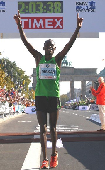 Patrick MAKAU établi un nouveau record du monde du marathon à Berlin 2011, en 2h03'38''